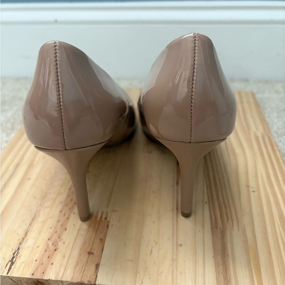 Merona Women's Beige Patent Leather Stiletto Heels Pointed Toe Pumps Size 8 - Picture 5 of 6